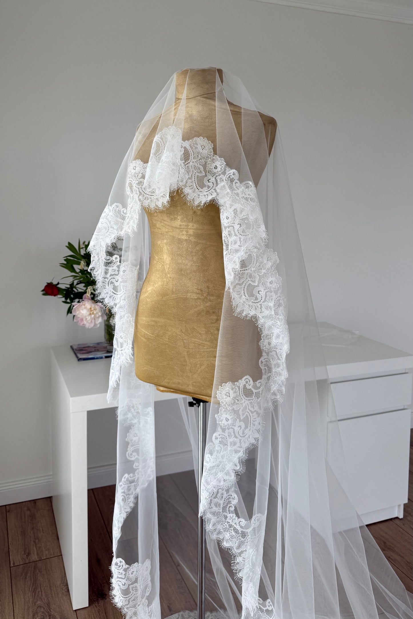 Voal pentru mireasă CELESTE cu dantelă 3 x 3 m Ivory
